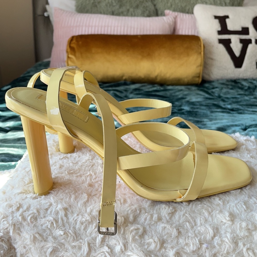 Heels - Picture 2 of 4